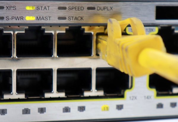 Cisco Catalyst 3750-X 48-Port Gigabit Network Switch WS-C3750X-48T-E w/ C3KX-NM-10G - الصورة 3